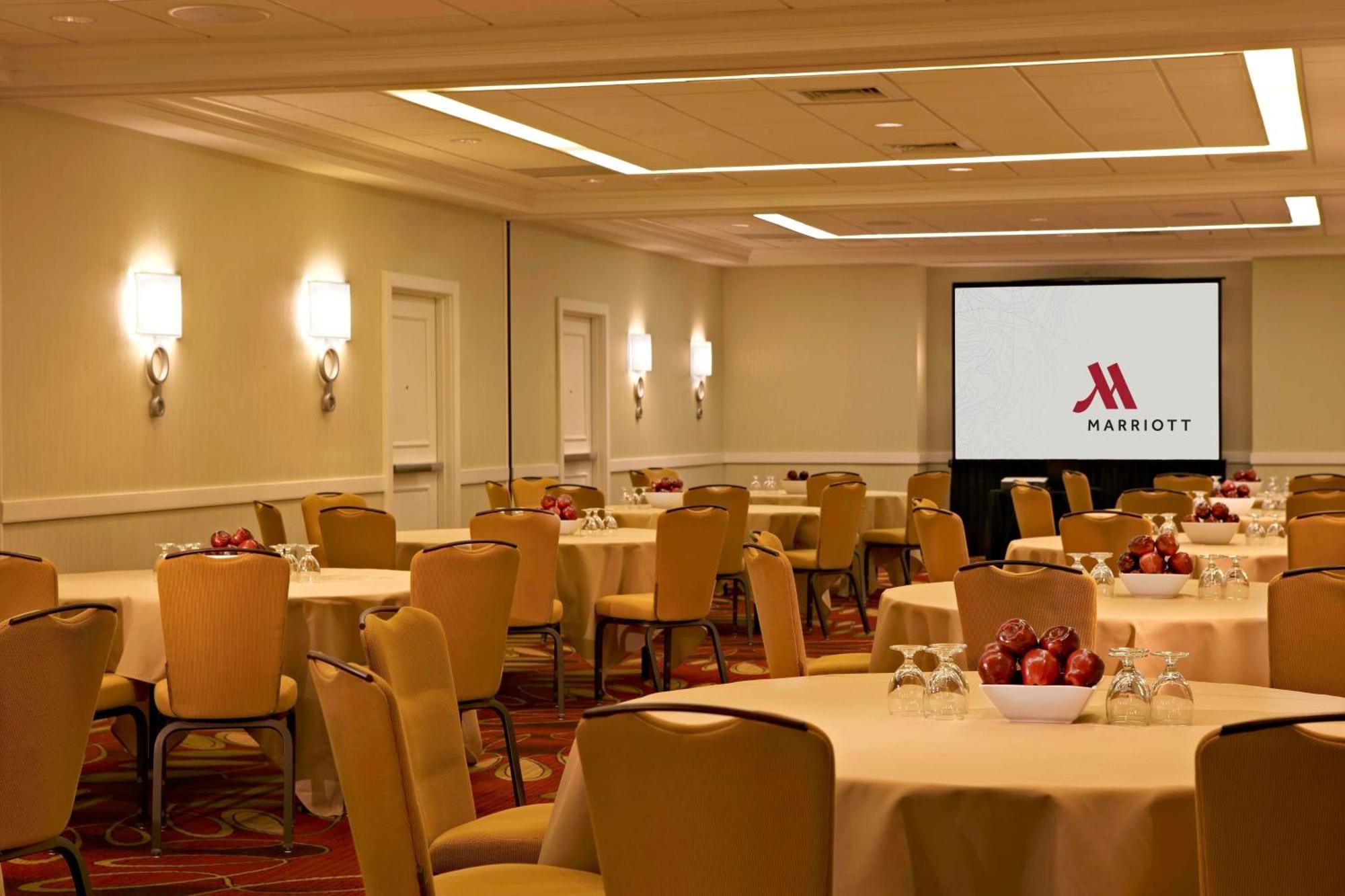 Falls Church Marriott Fairview Park Exterior photo