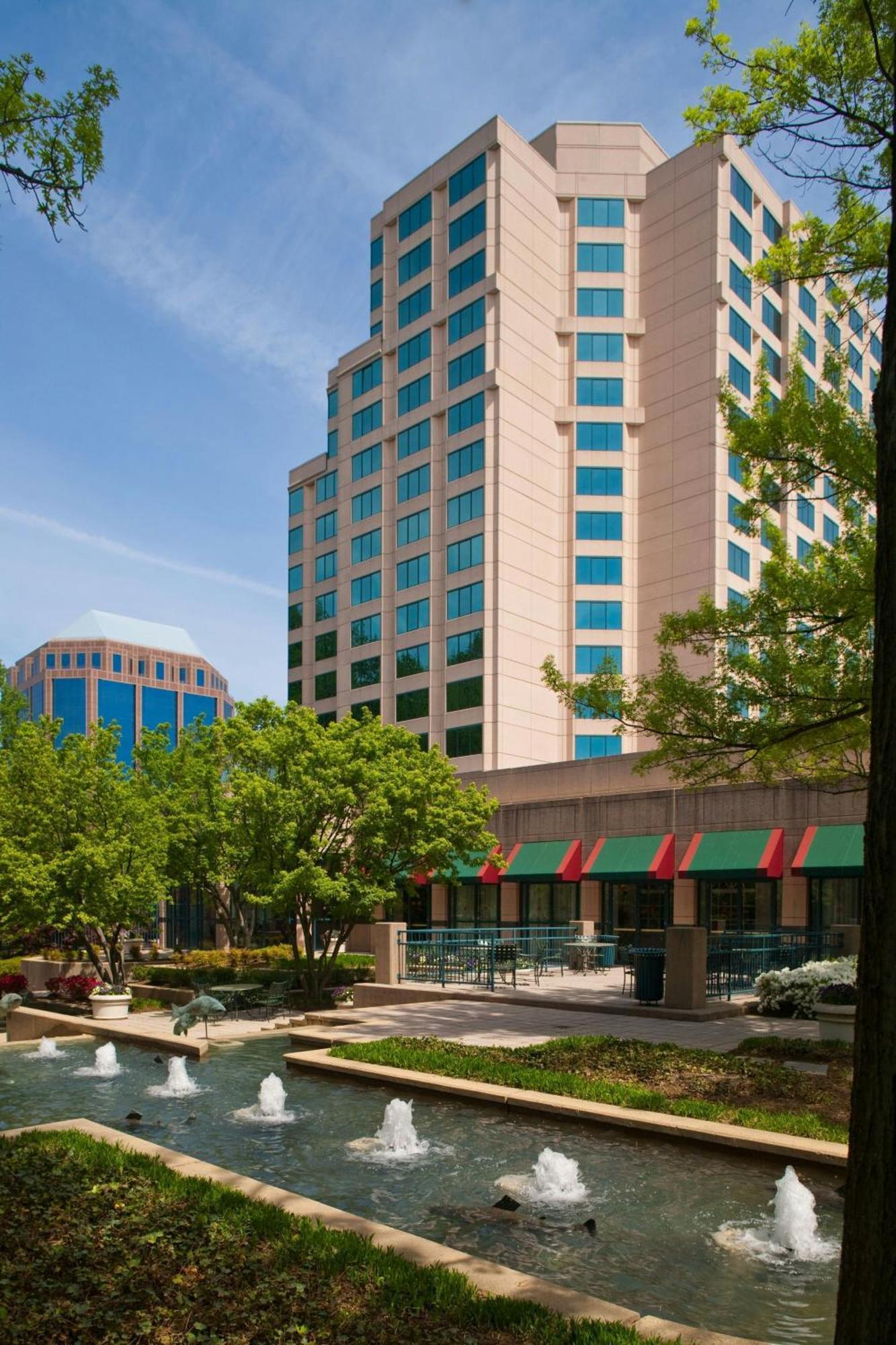 Falls Church Marriott Fairview Park Hotel Exterior photo