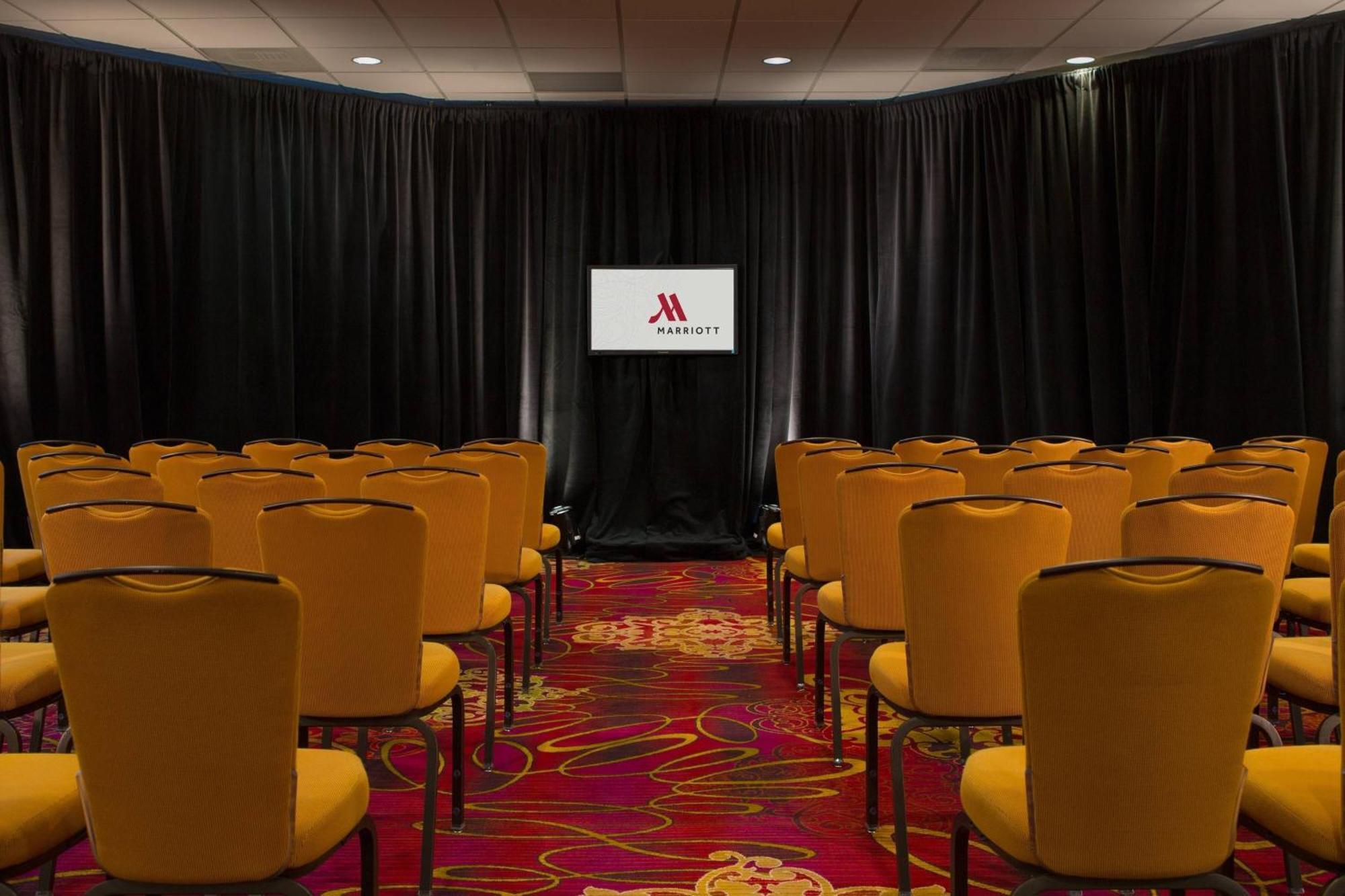 Falls Church Marriott Fairview Park Hotel Exterior photo