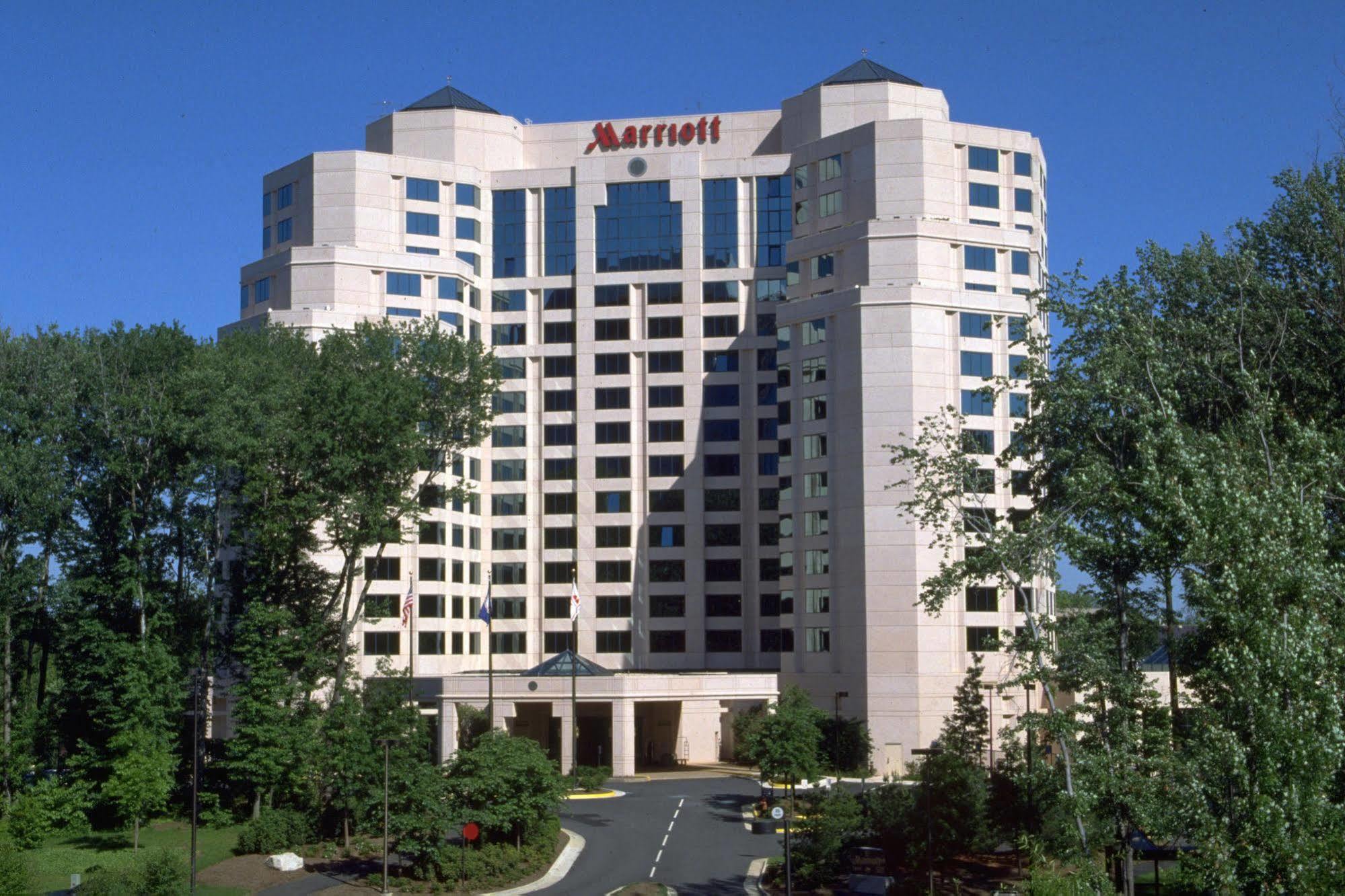 Falls Church Marriott Fairview Park Hotel Exterior photo